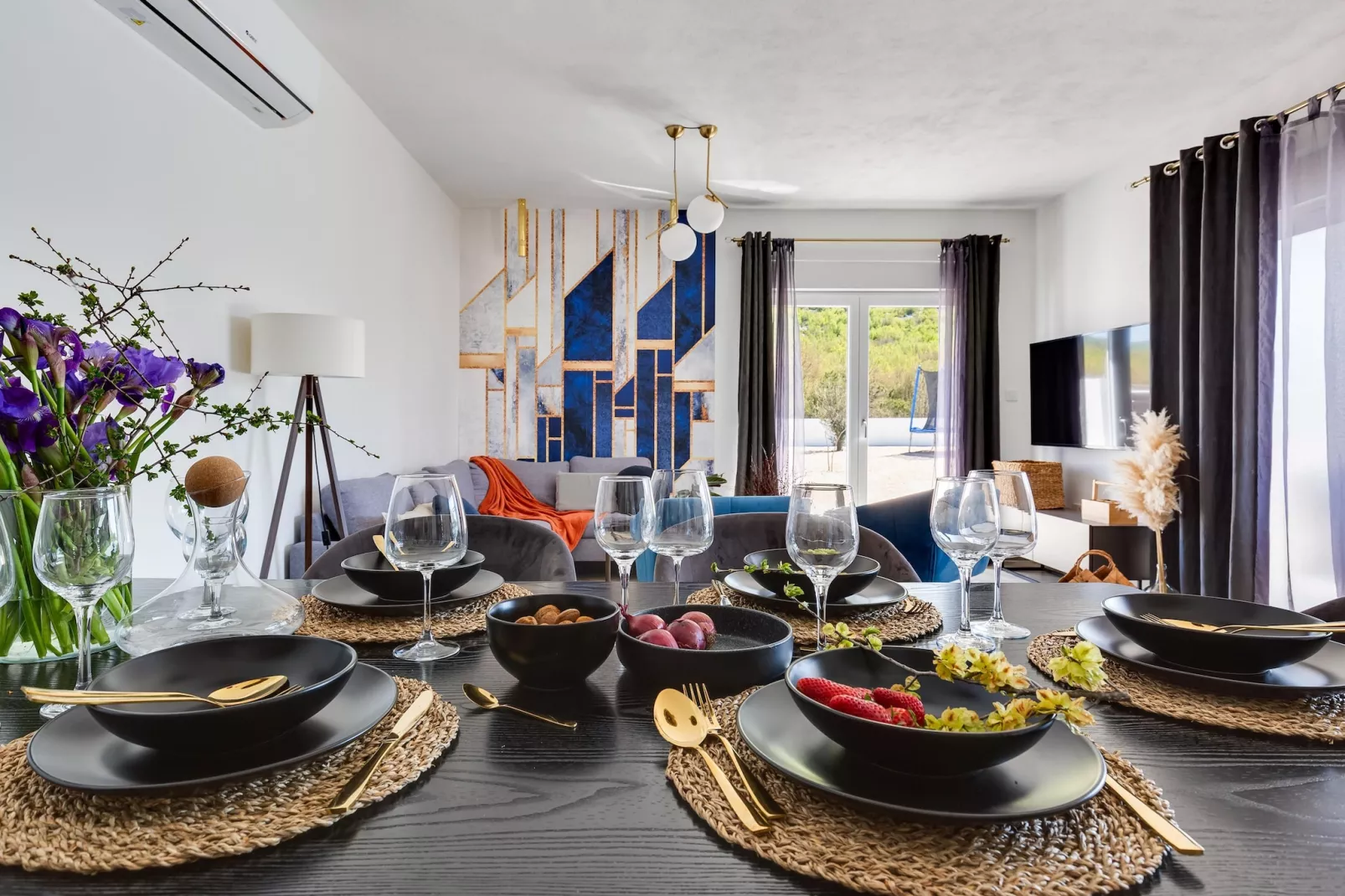 Villa Diva-Dining room