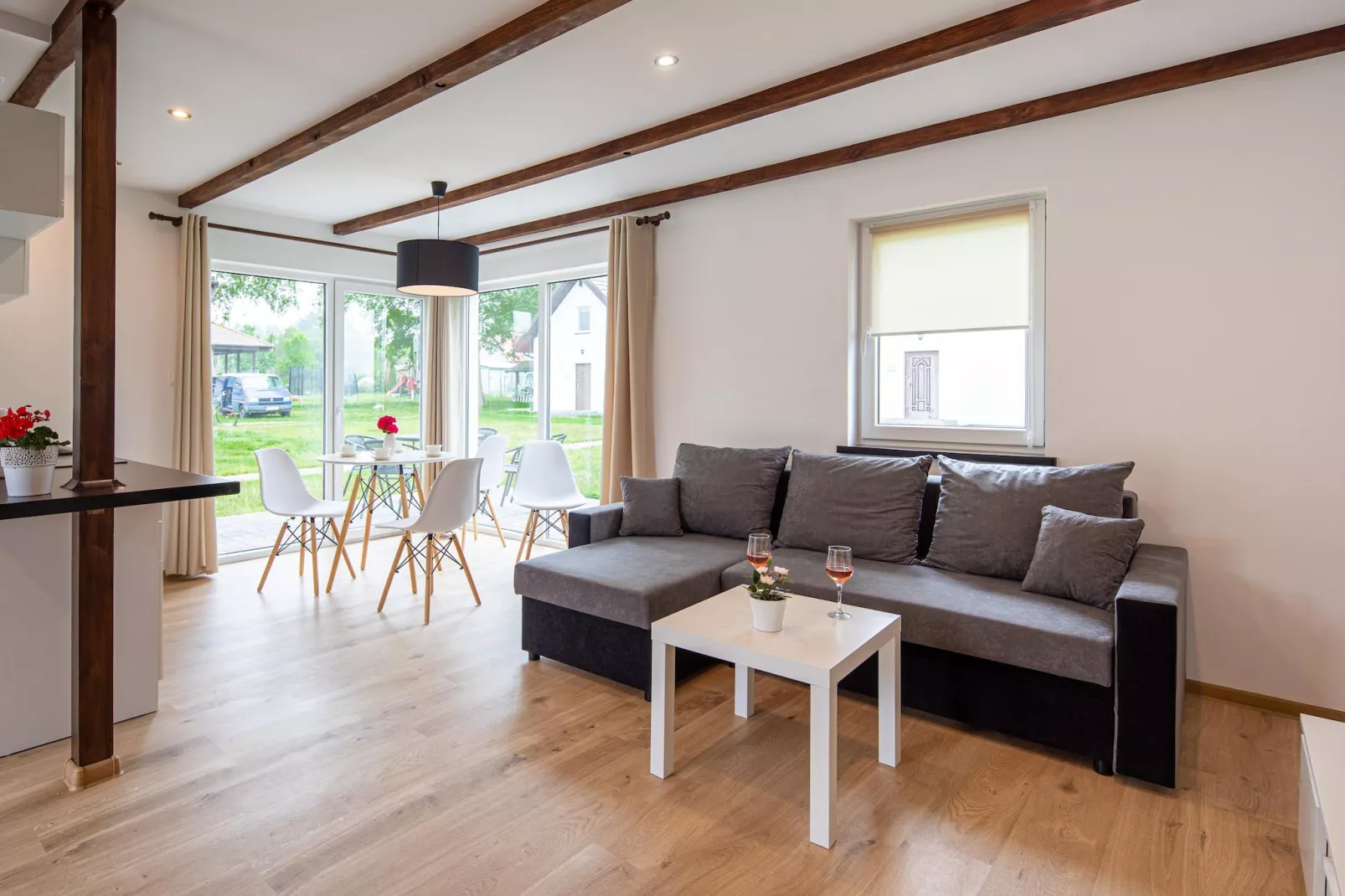 Komfortowe domki wakacyjne dla 5 osób w Lędzinie-Salon