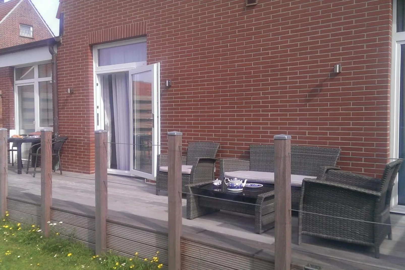 92252-Terrace balcony