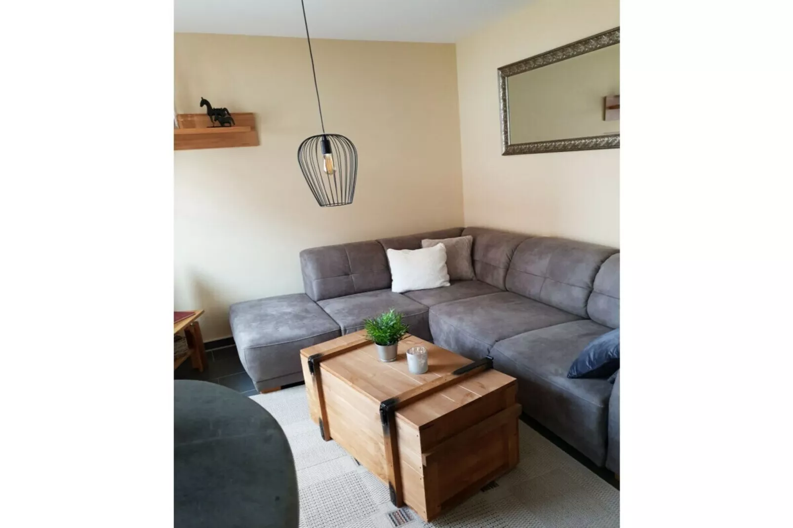 47531-Living room