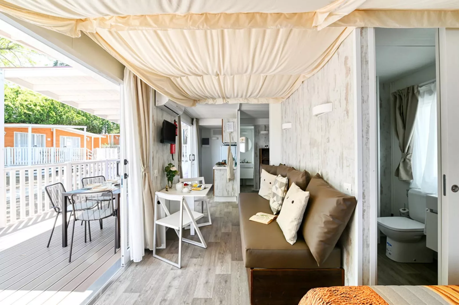 Caravanpark San Benedetto Camping Relais Peschiera / MH Borgo-Living room