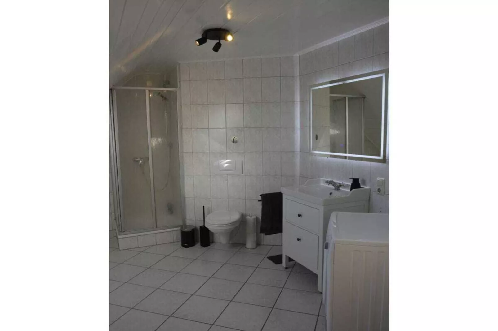 431346-Bathroom