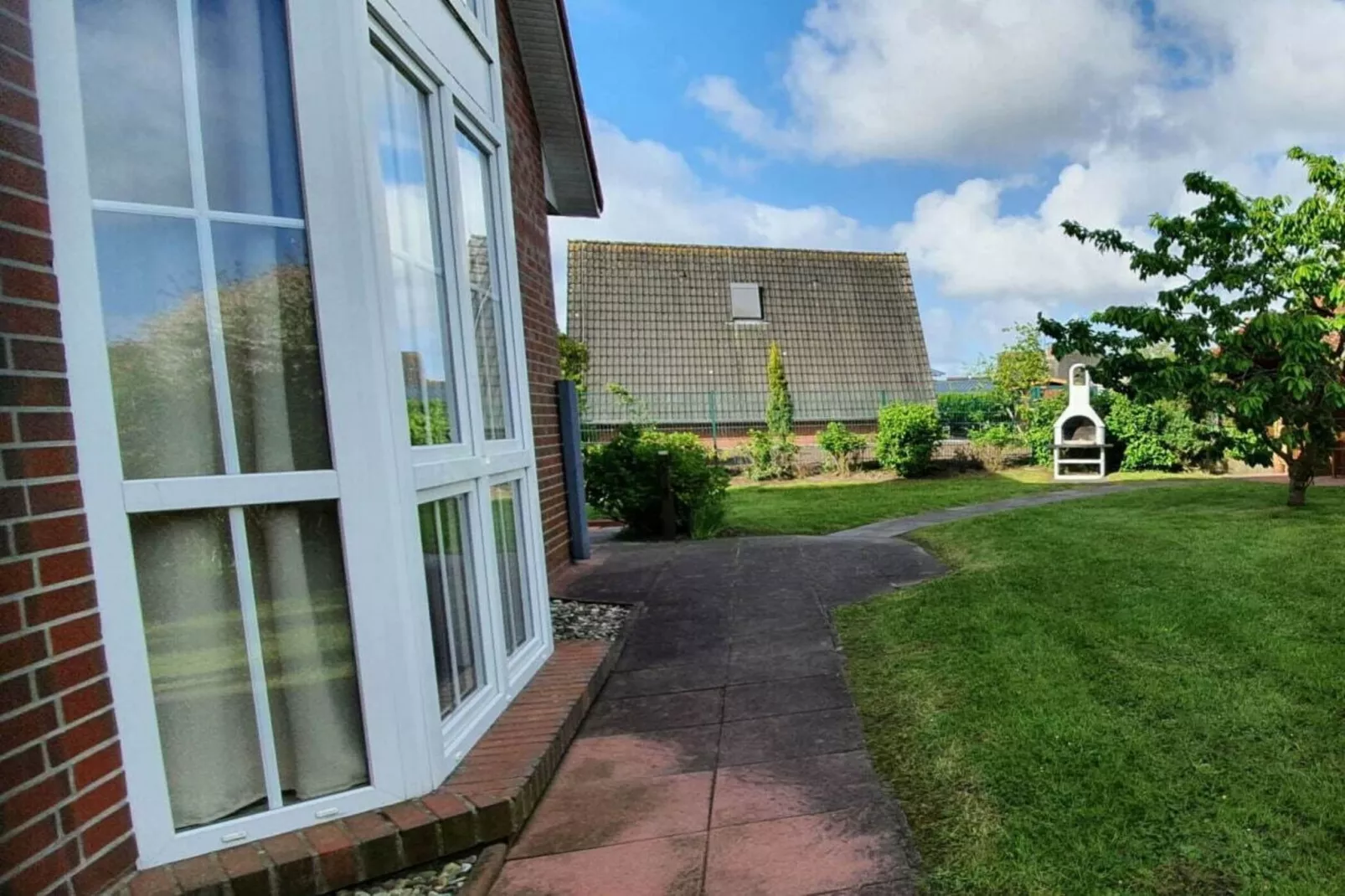 298215-Exterior in summer