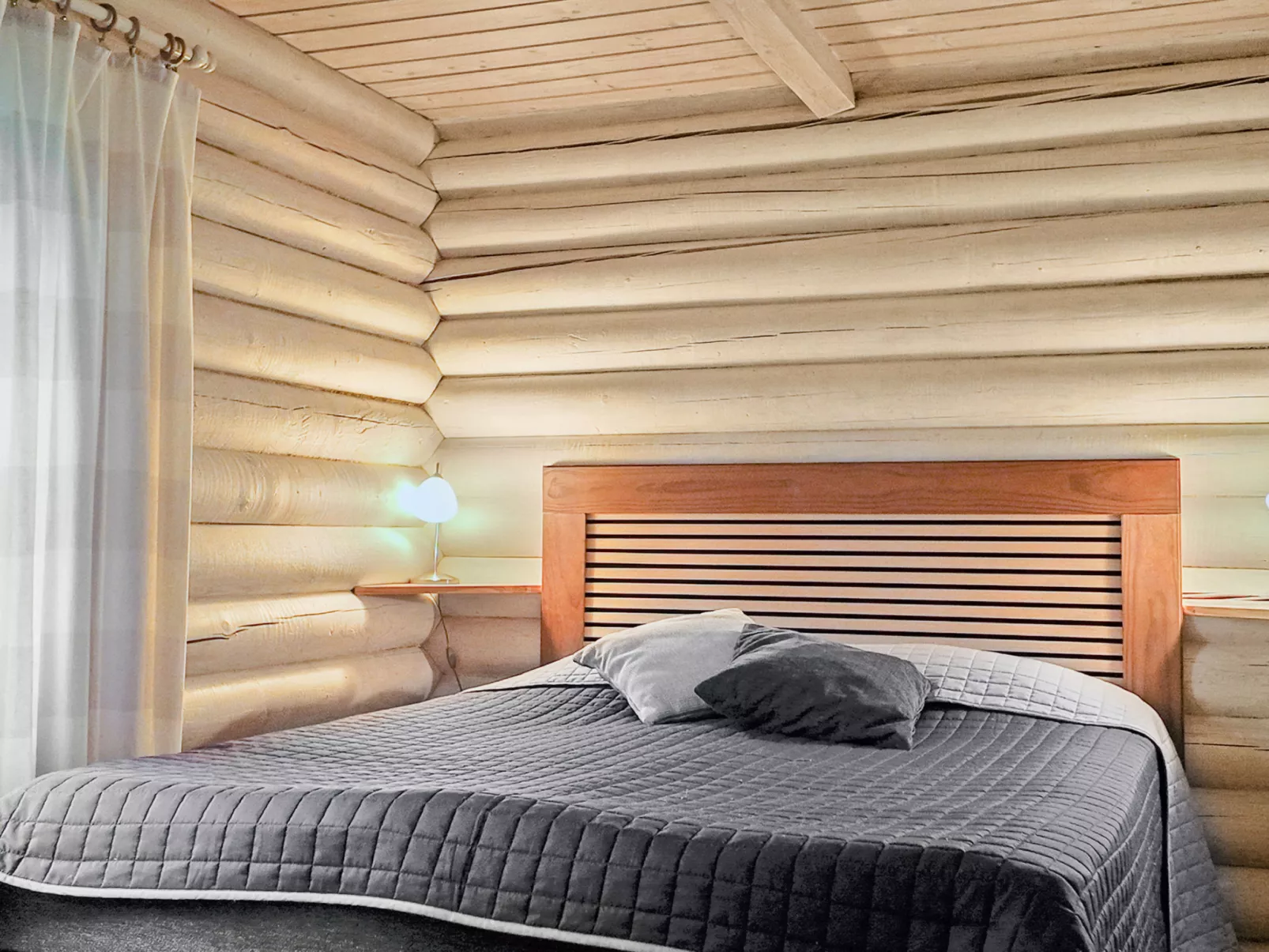 Kalliokoivu - Inside