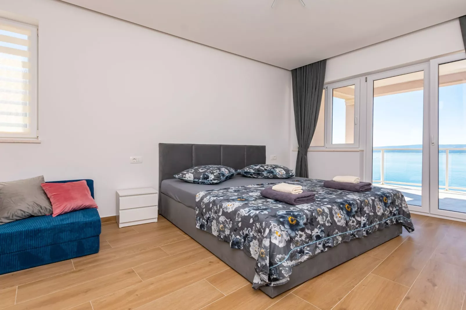 Apartments Hope (Dugi Rat) - Three-Bedroom Apartment with Jacuzzi  (Stanko) - Bedroom