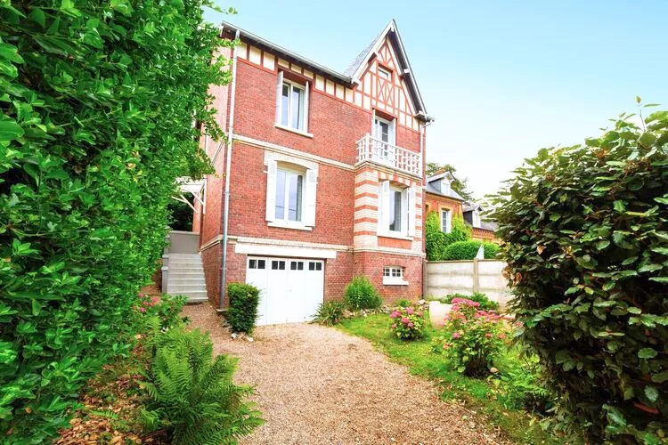 Maison dieppoise-Außenbereich Sommer