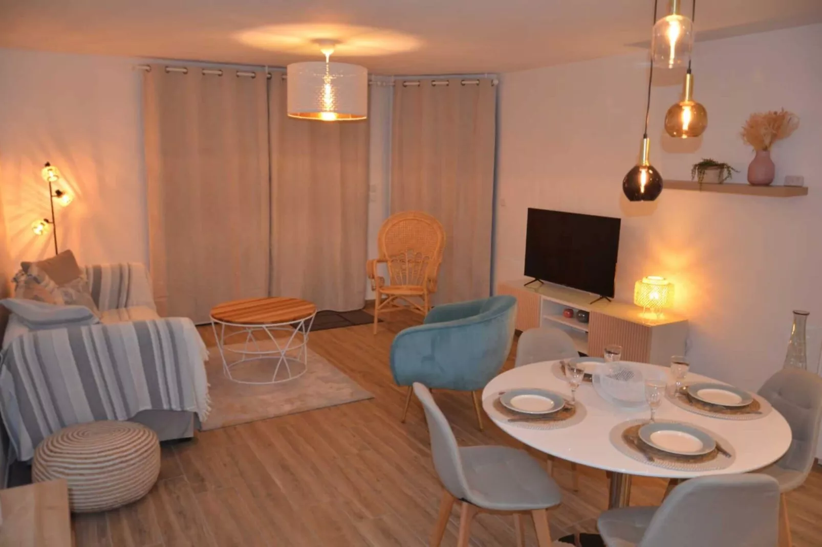 AU PIQUE D'ETRETAT/PIQUE-Living room