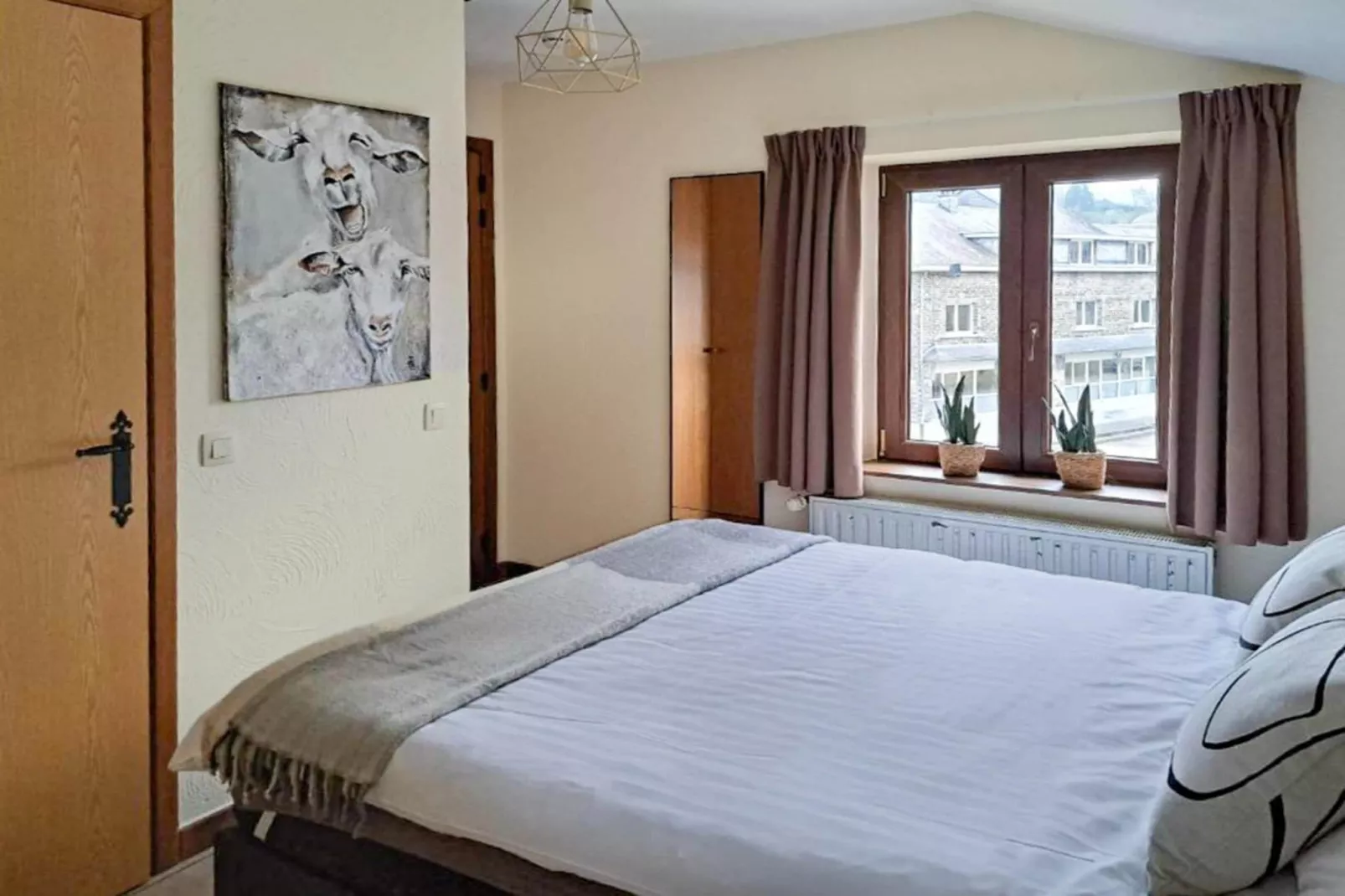 Au Coeur d'Alle - Double Room with Large Double Bed-Schlafzimmer