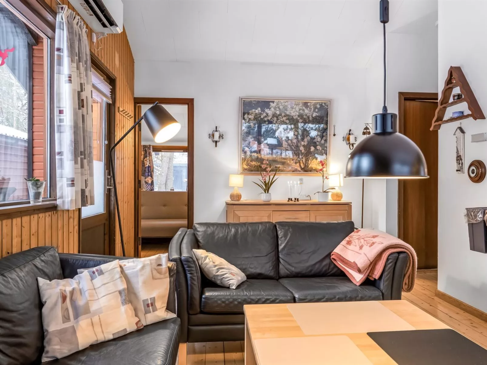 "Lökea" -  from the sea - Drinnen