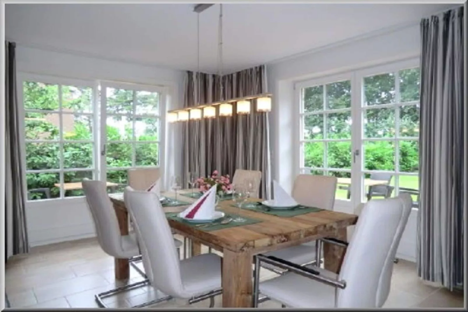 169561-Salle à manger