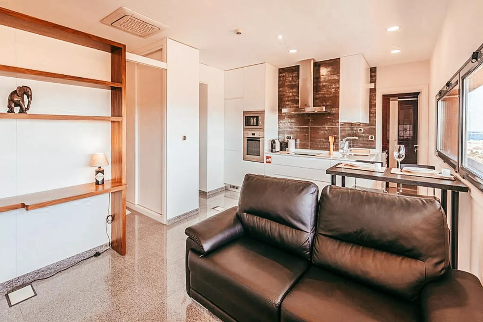 Trendy Apartment River View By Gthouse - Wohnzimmer