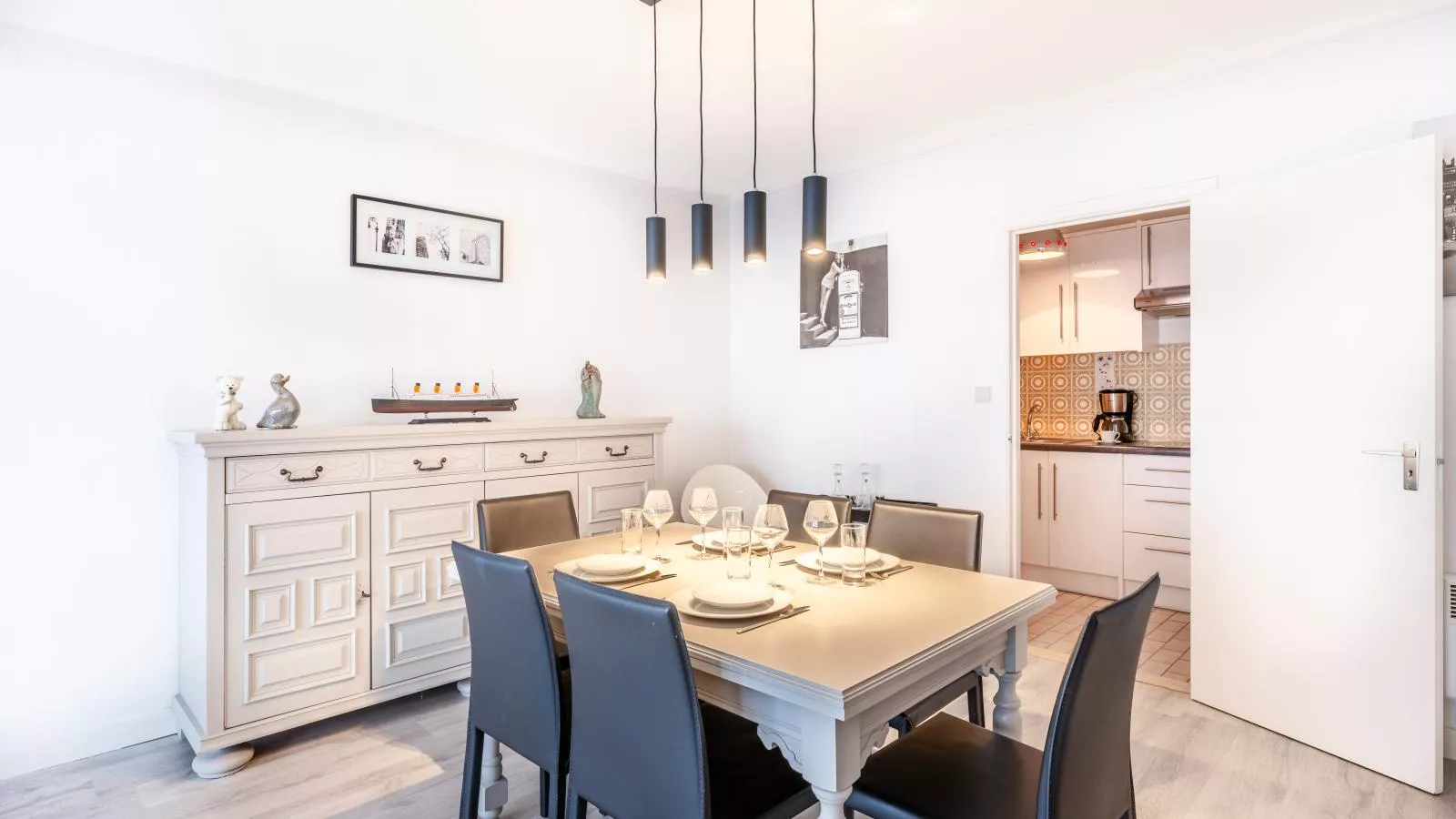 Permieres Loges-Salle à manger