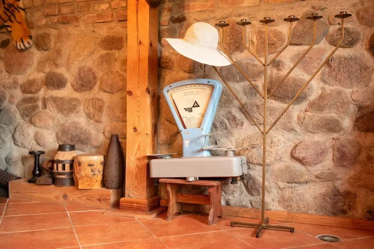 Angelino-Living room