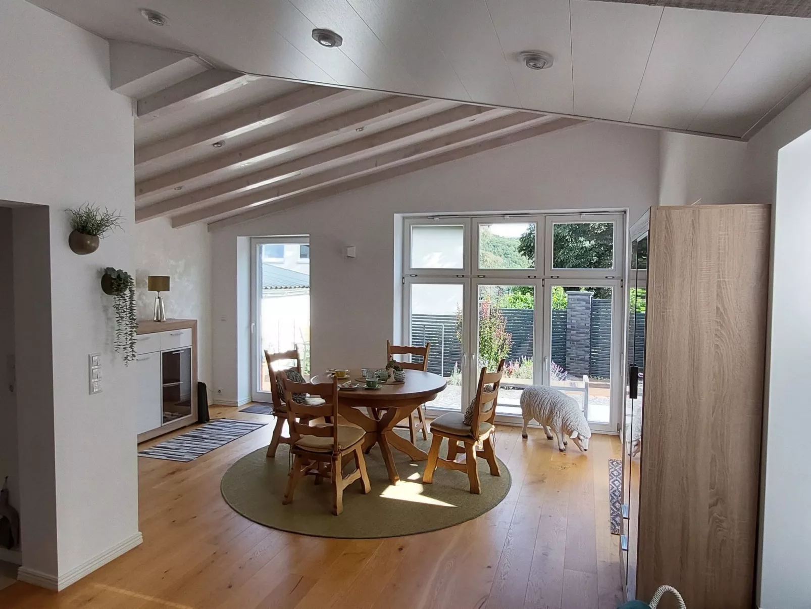 EifeLeben mit wunderschönem Garten-Inside