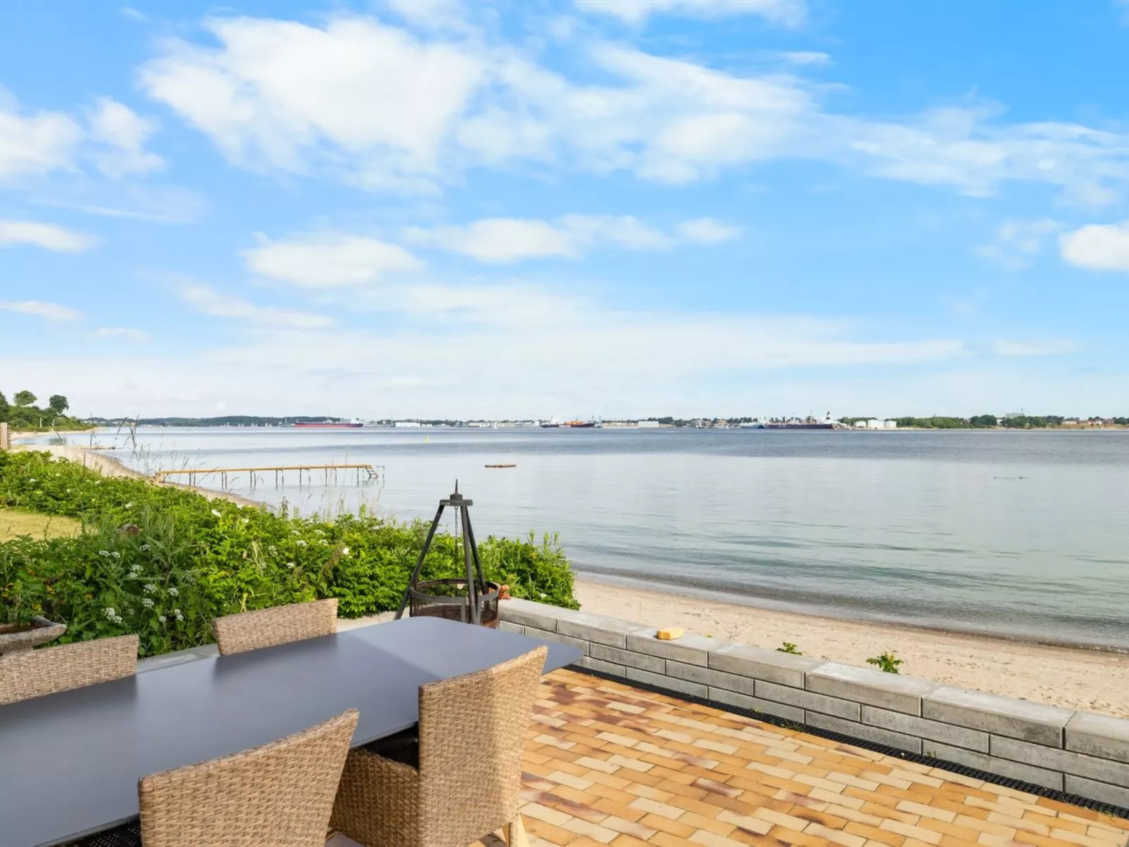 "Yngvy" - 10m from the sea-Draußen