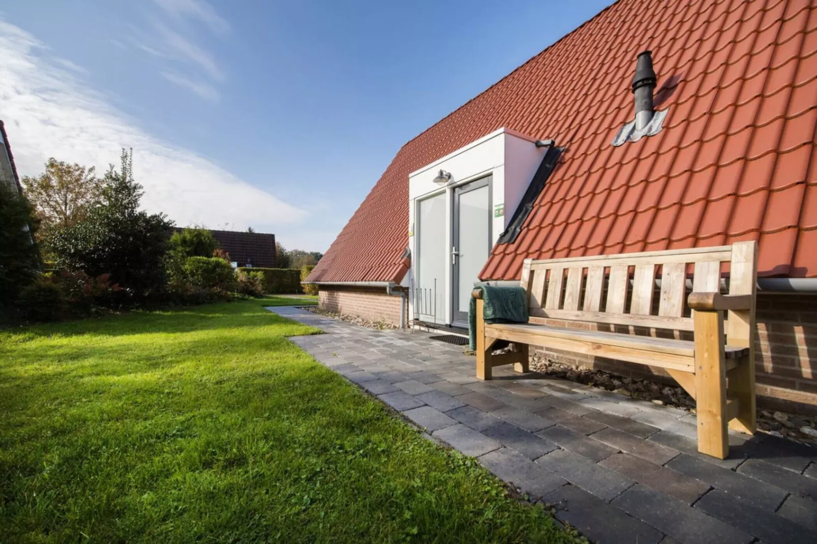 107 | Buizerd | Fijne bungalow met ruime tuin-Exterior in summer