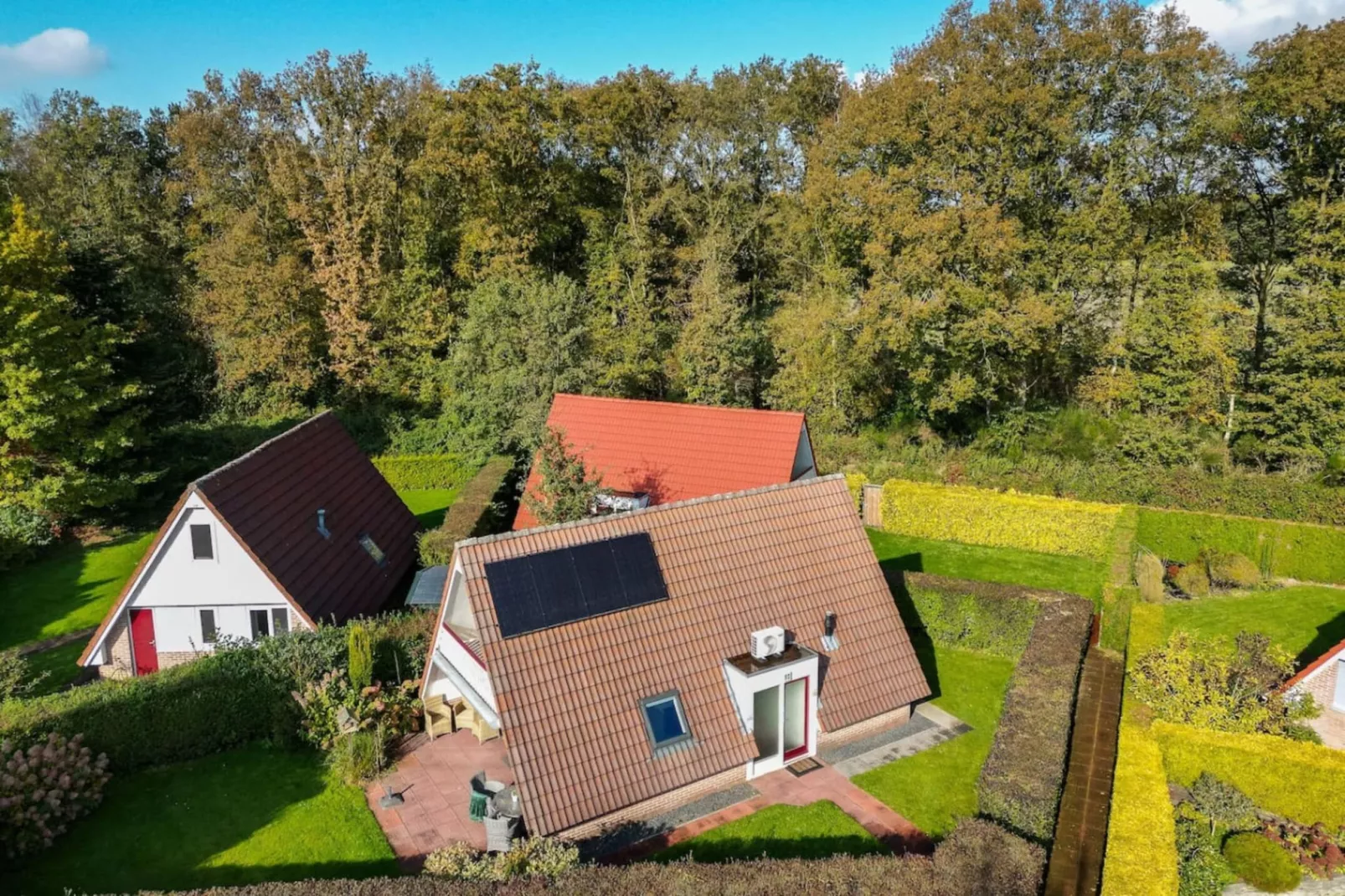 92 | Gaai | Prachtige bungalow nabij natuur-Exterior in summer