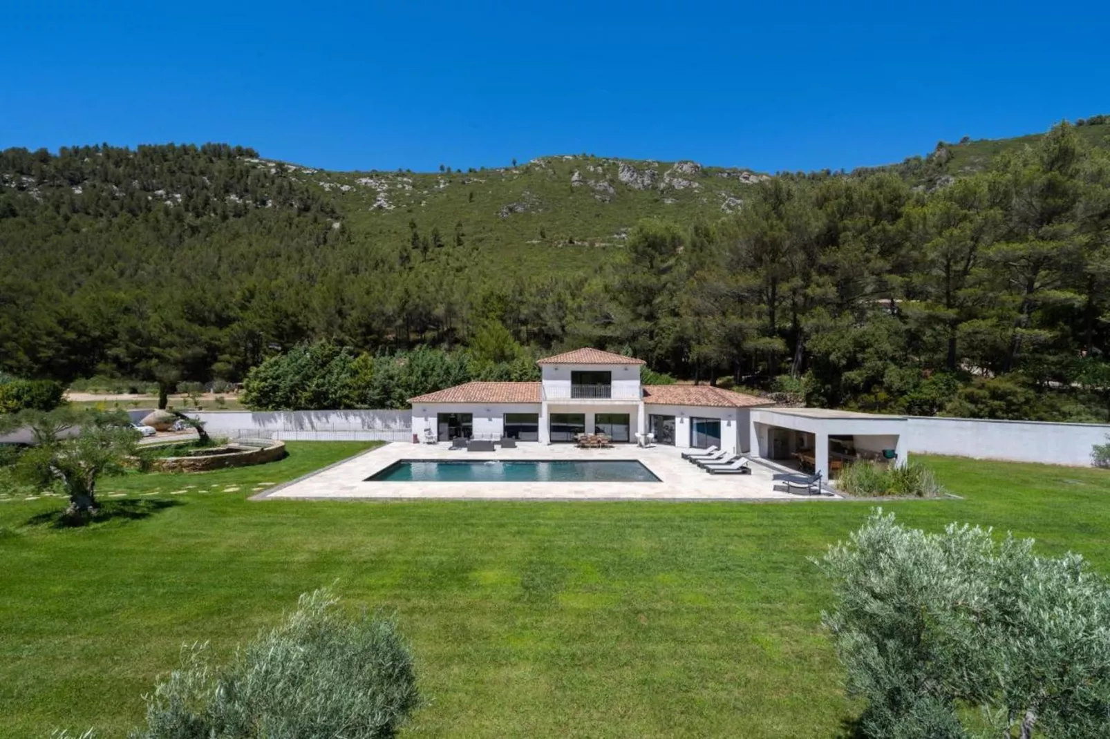 Villa avec piscine chauffée spa salle sport et cinéma-Extérieur été