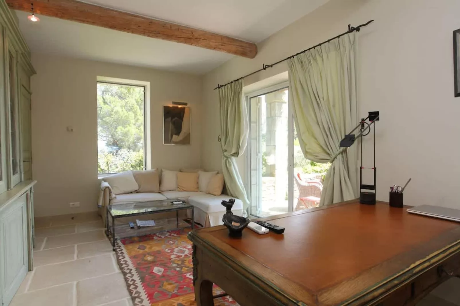 Bastide avec piscine 3 terrasses dans un écrin de verdure-Salon