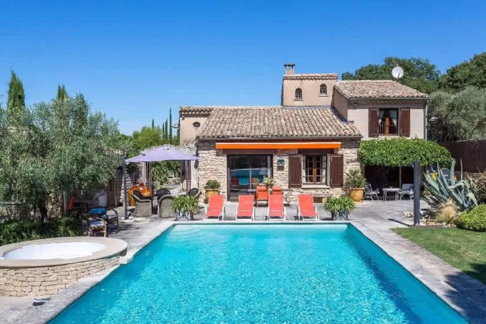 La Maison de Robion-Piscine