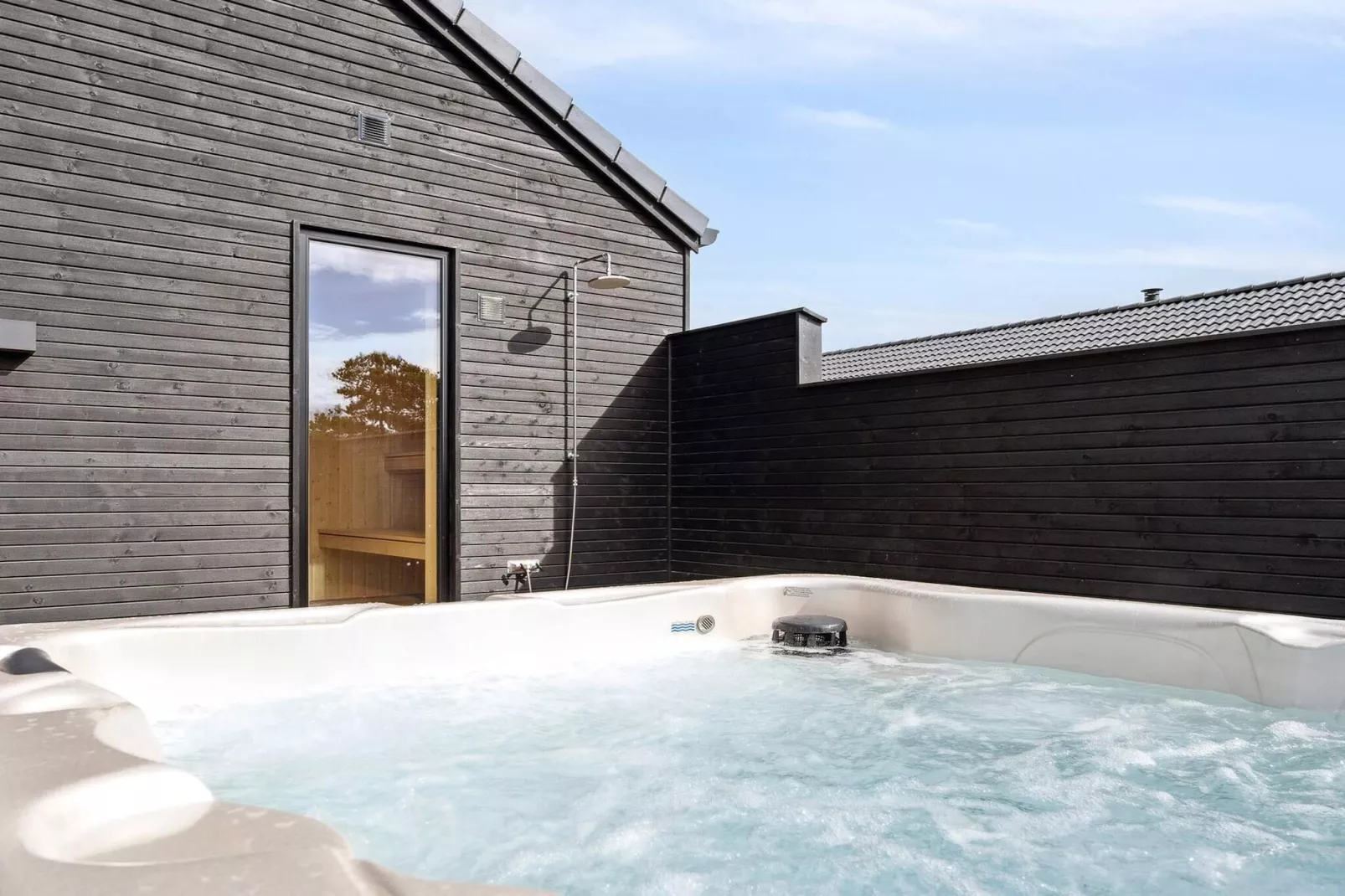 5 Sterne Ferienhaus in Idestrup-Wellnessbereich