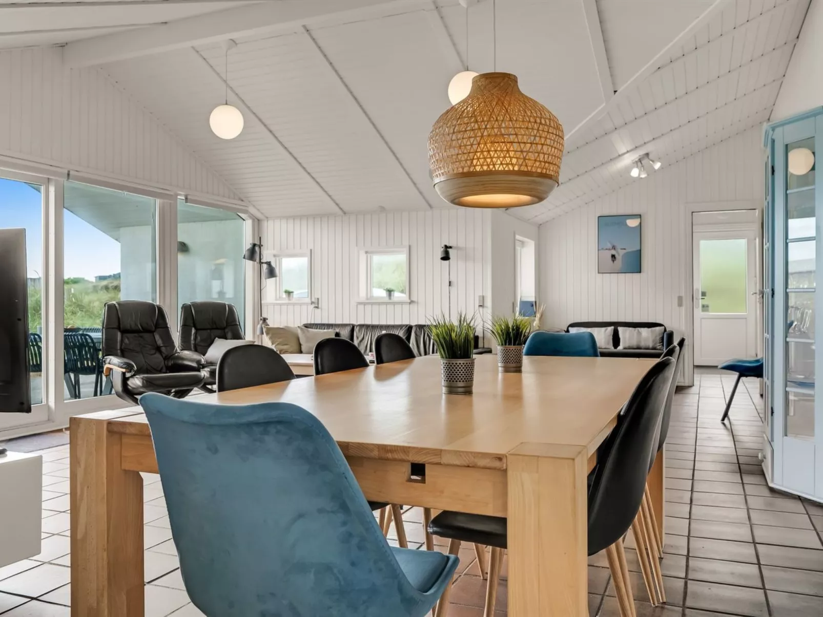 "Nimrod" - 70m from the sea-Dedans