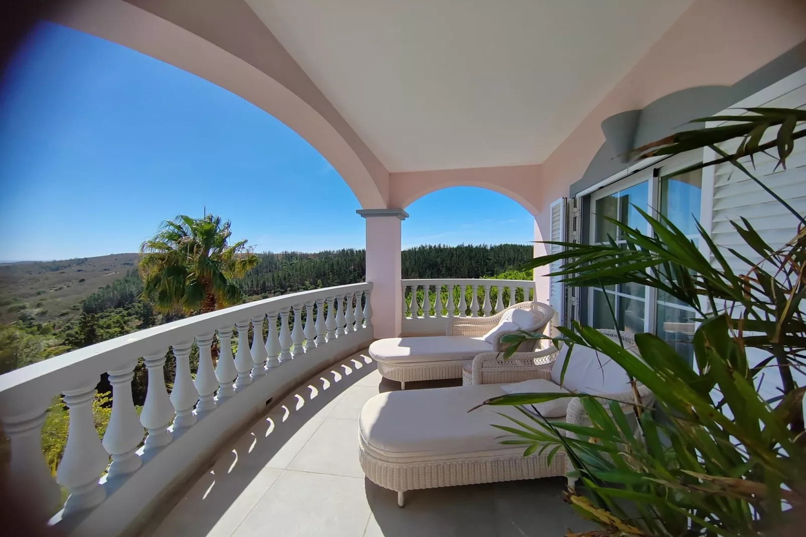 Surga - Terrasse / balcon