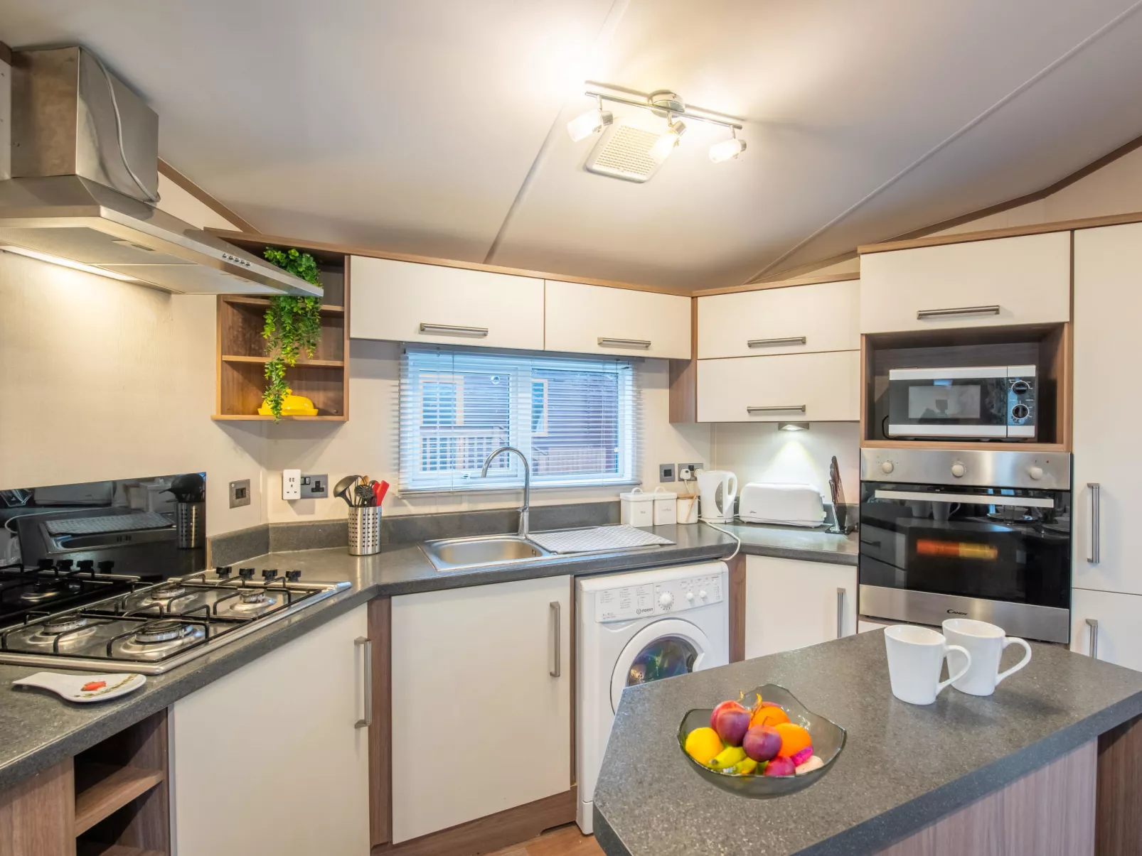 ScottishHighlands.LochNess - Inside