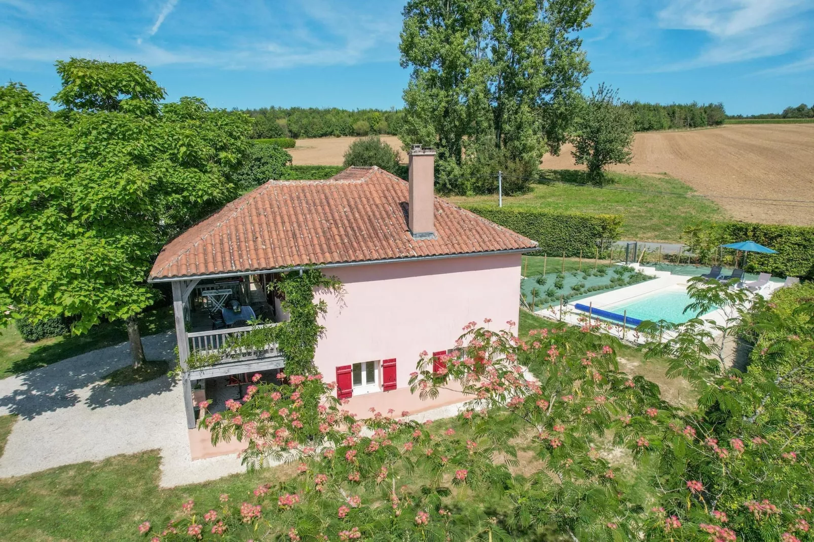 Pavillon 3 - Exterior in summer