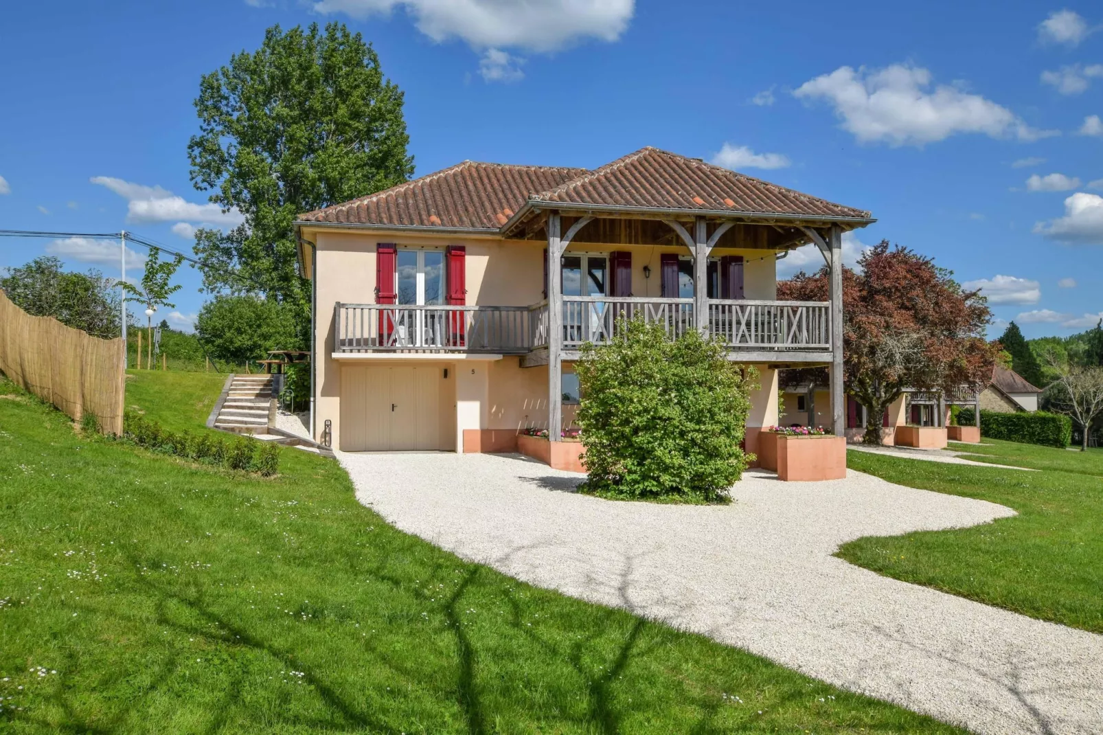 Pavillon le Papillon - Außenbereich Sommer