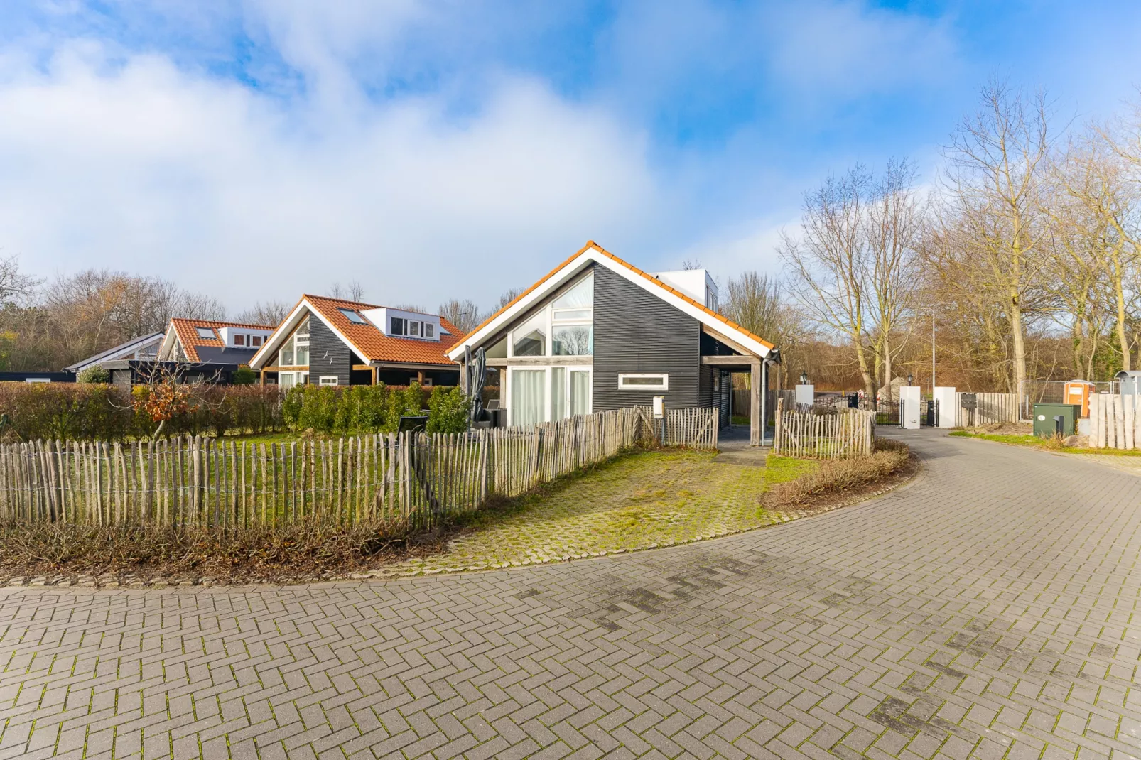 Zonnedorp 1 Solskin Renesse | Beach Holiday in Modern Holiday Home - Exterior in summer