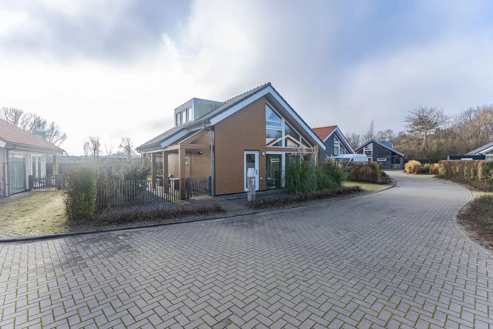 Zonnedorp 7 De Meerpaal in Renesse | Comfortable holiday house close to the beach - Exterior in summer