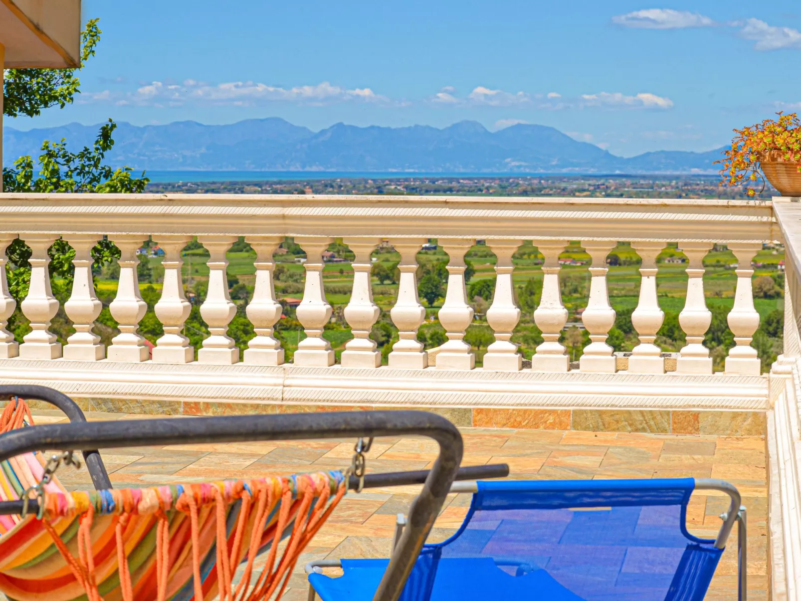 Mit privatem Garten, Meerblick und Gemeinschaftspool - Image-tags.info