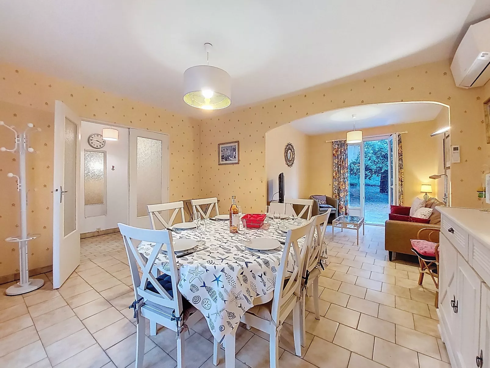 Les Alouettes - Drinnen