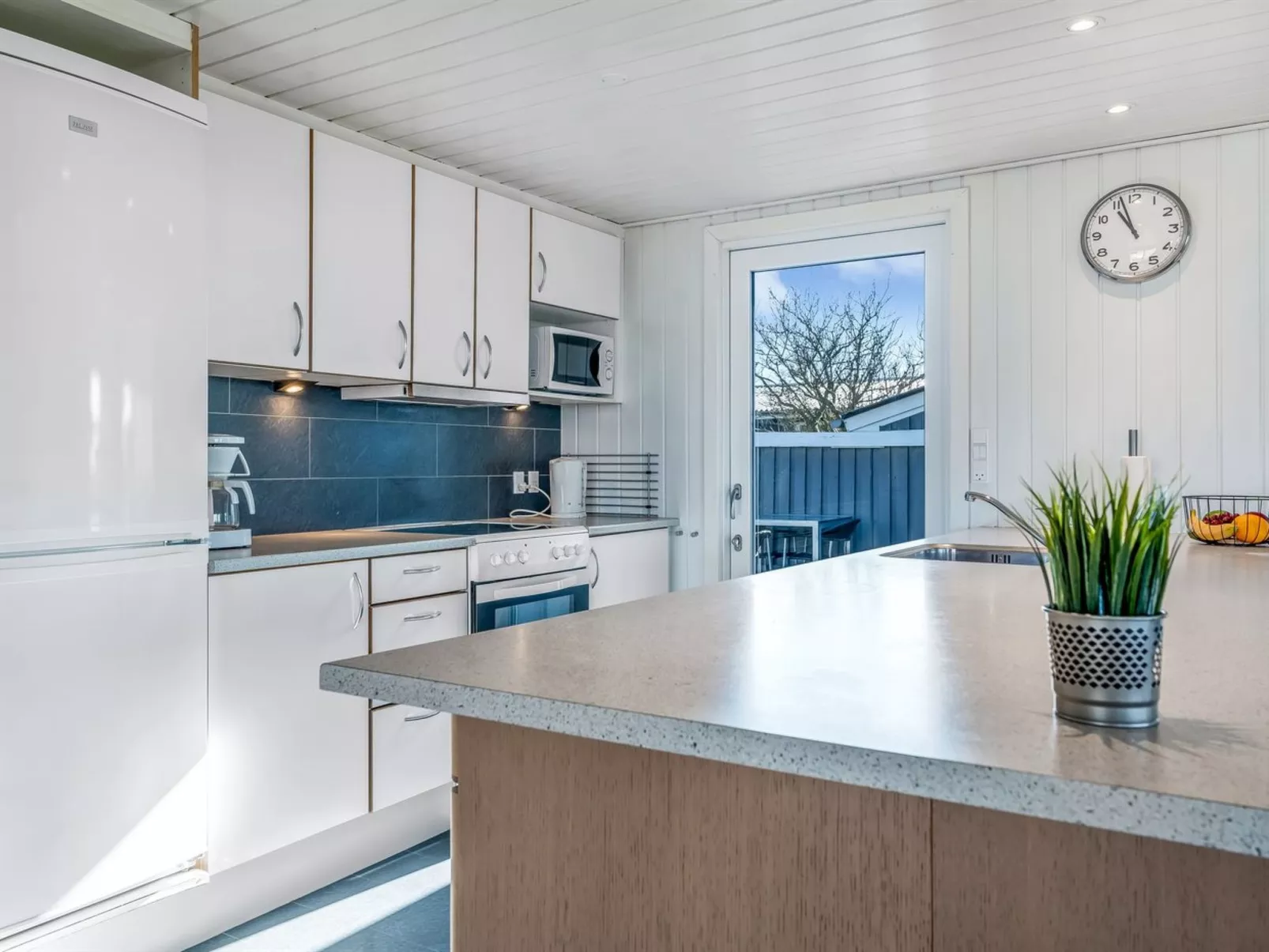 "Galmand" - 75m to the fjord-Drinnen