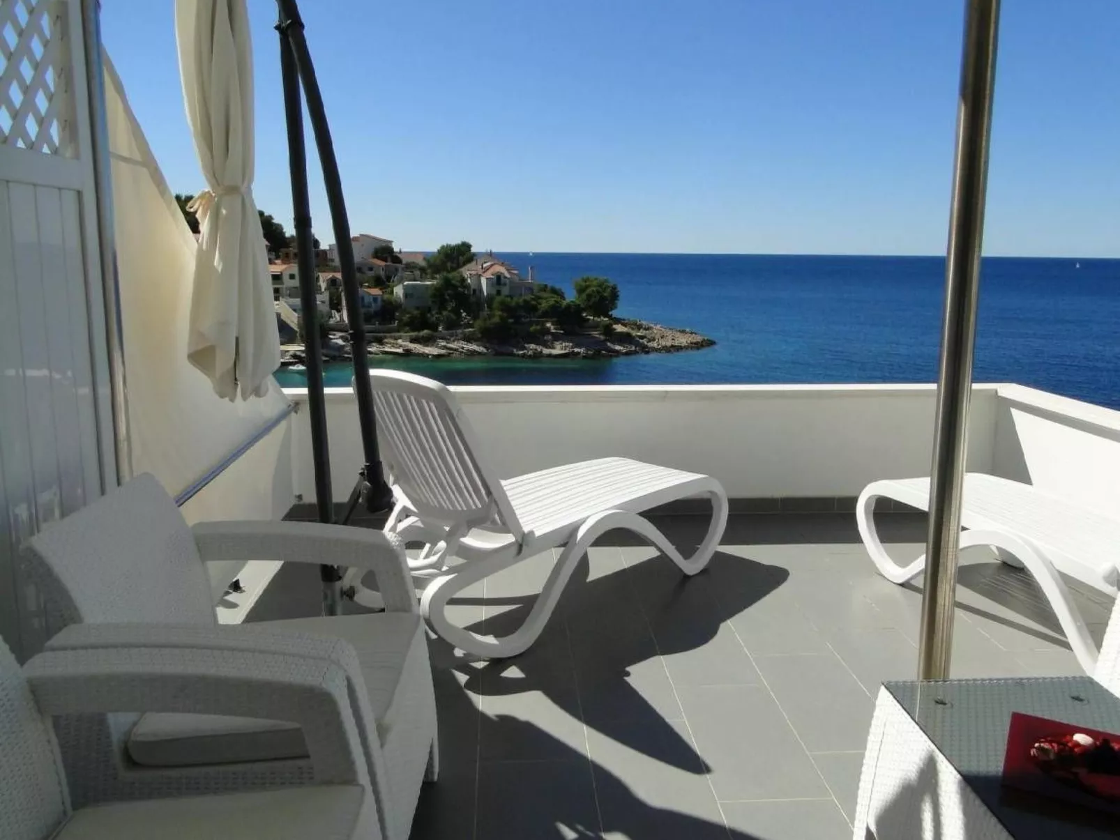 "Perla 3" mit Blick auf das Wasser - Image-tags.info