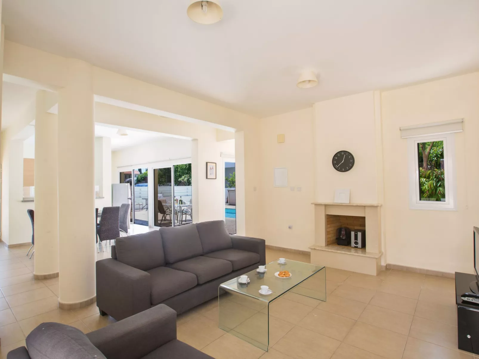 Helle Ferienvilla mit Pool - Image-tags.info