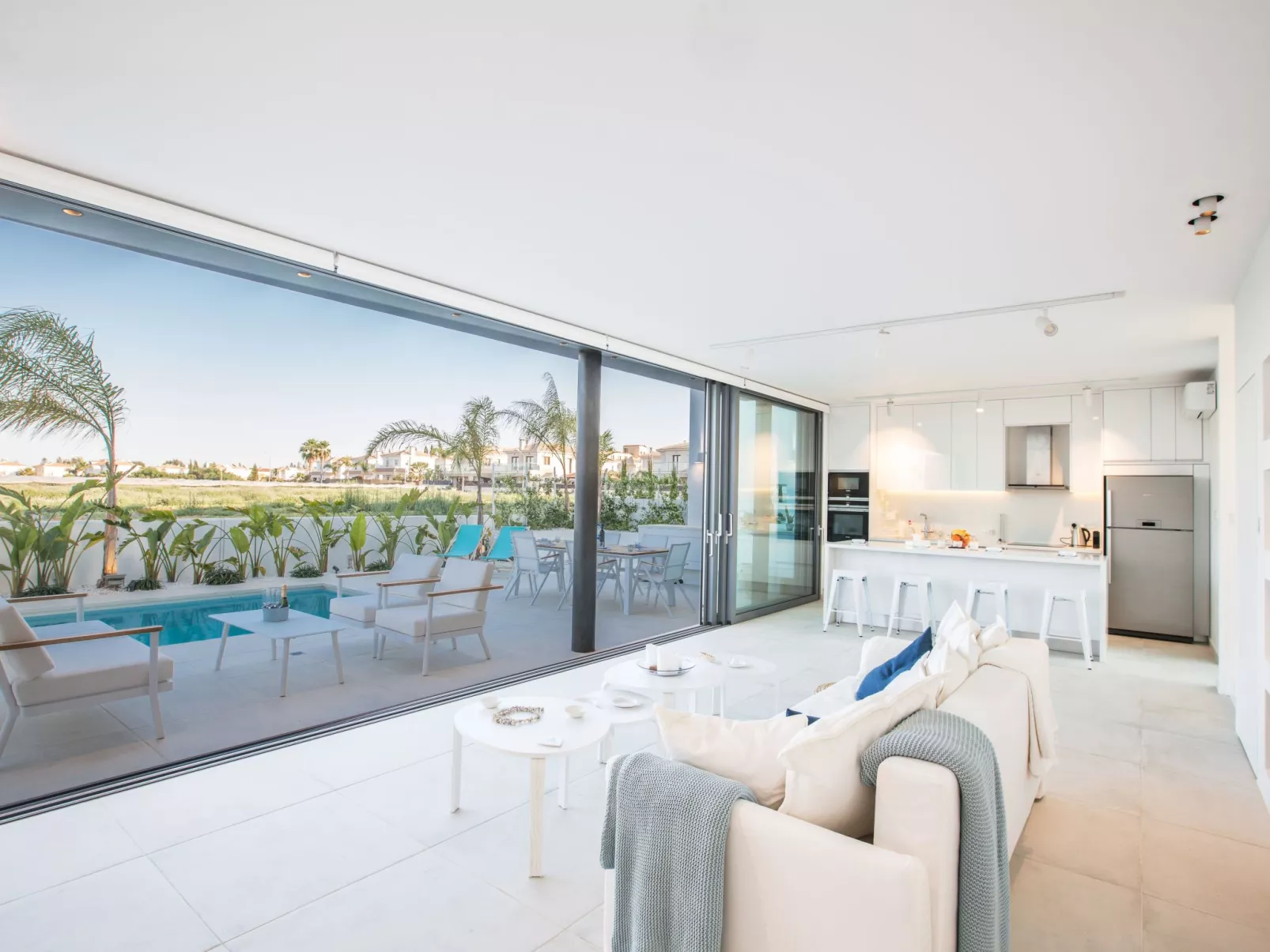 Neue, moderne 3-Schlafzimmer-Villa mit privatem Pool - Image-tags.info