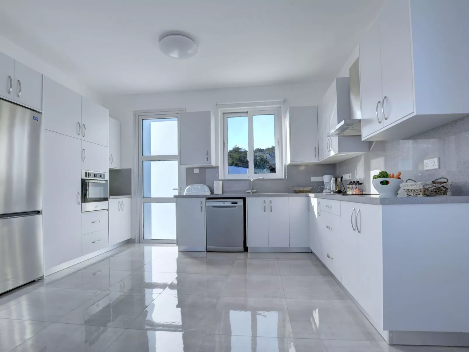 Private Villa mit 4 Schlafzimmern, Pool und Meerblick - Image-tags.info