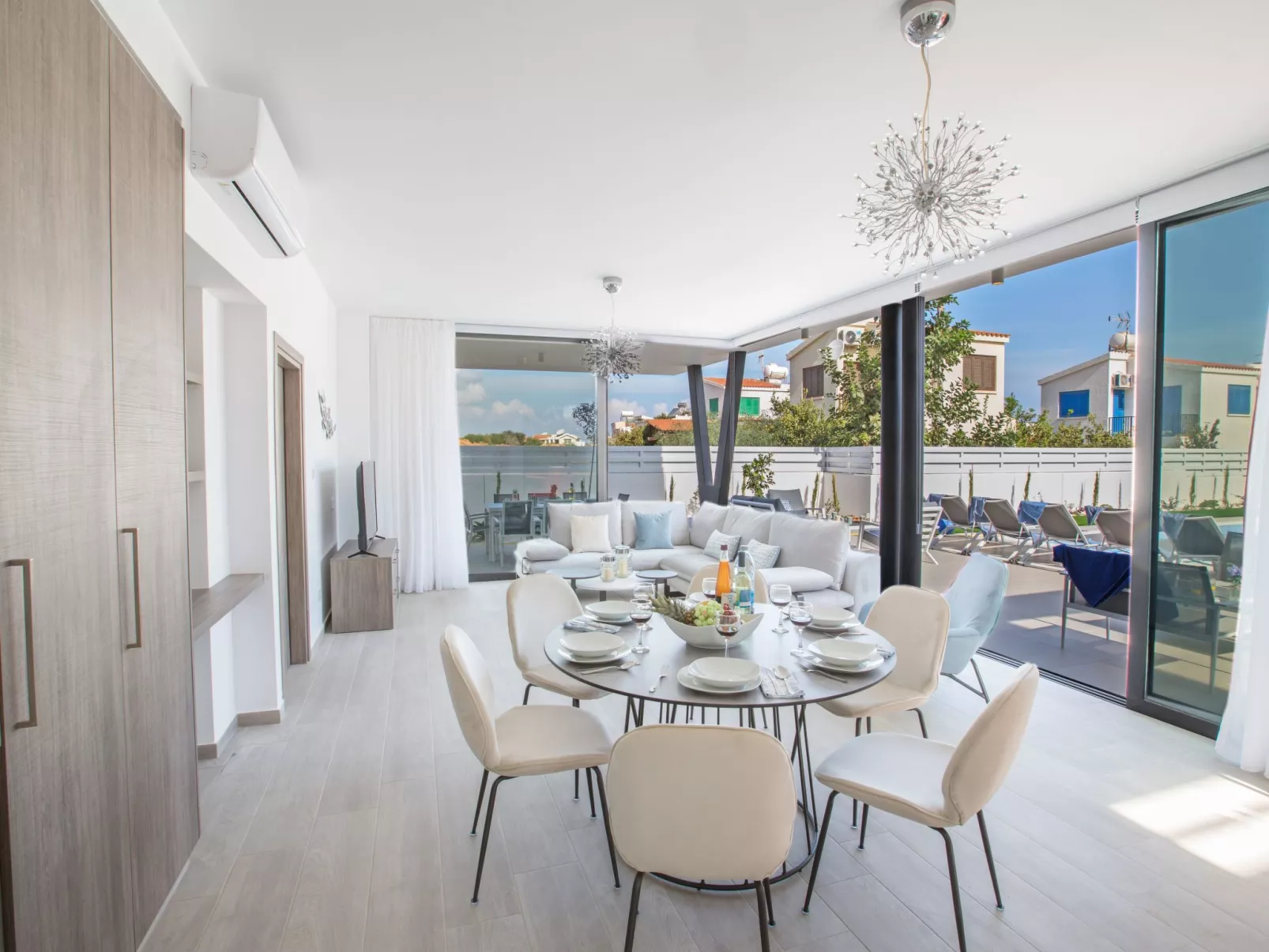 Neue, luxuriöse 3-Schlafzimmer-Villa in Protaras Zentrum - Image-tags.info