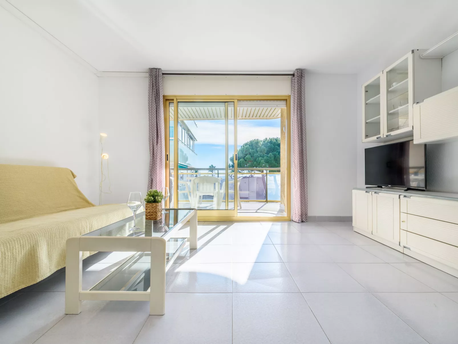 Cambrils Park C - Inside