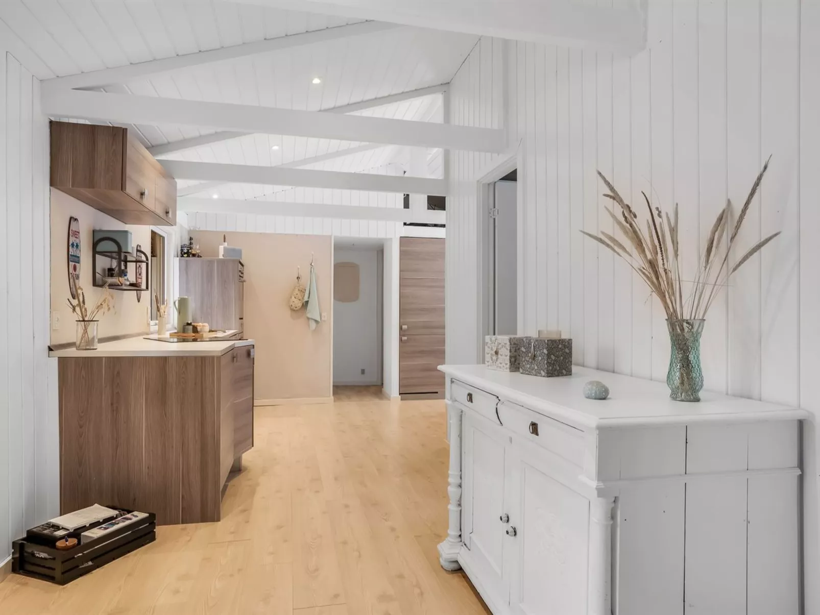 "Antigona" - 2.4km from the sea-Drinnen