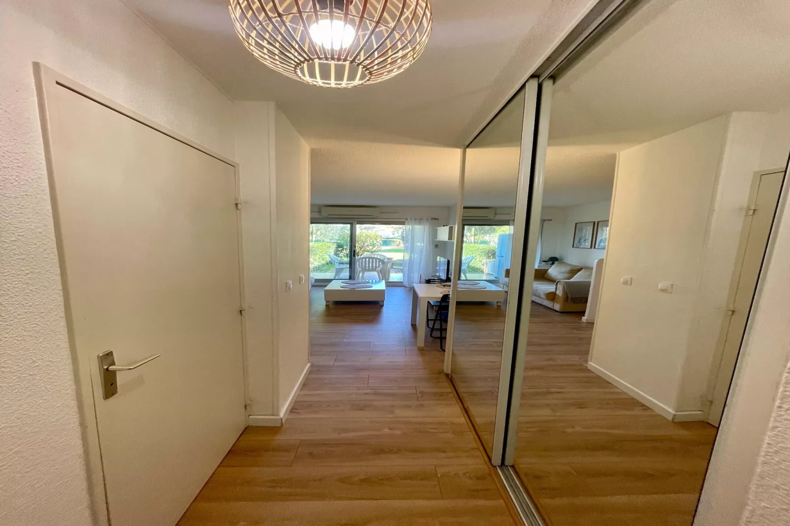 Vélusine - Empfangshalle