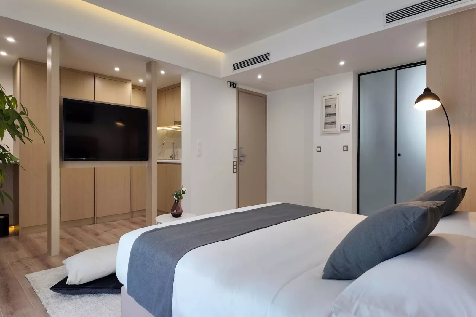 6th floor suites - Superior Suite with private balcony-Bedroom