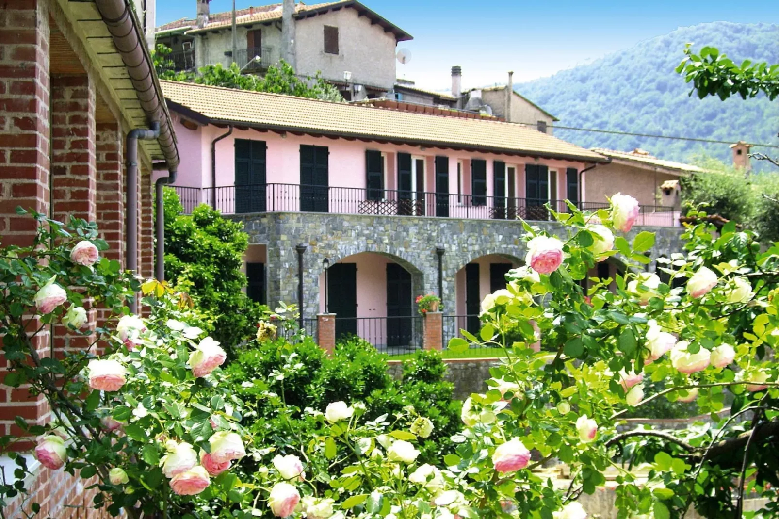 Agri-tourism Borgo Ameno Casanova Lerrone B4-Außenbereich Sommer