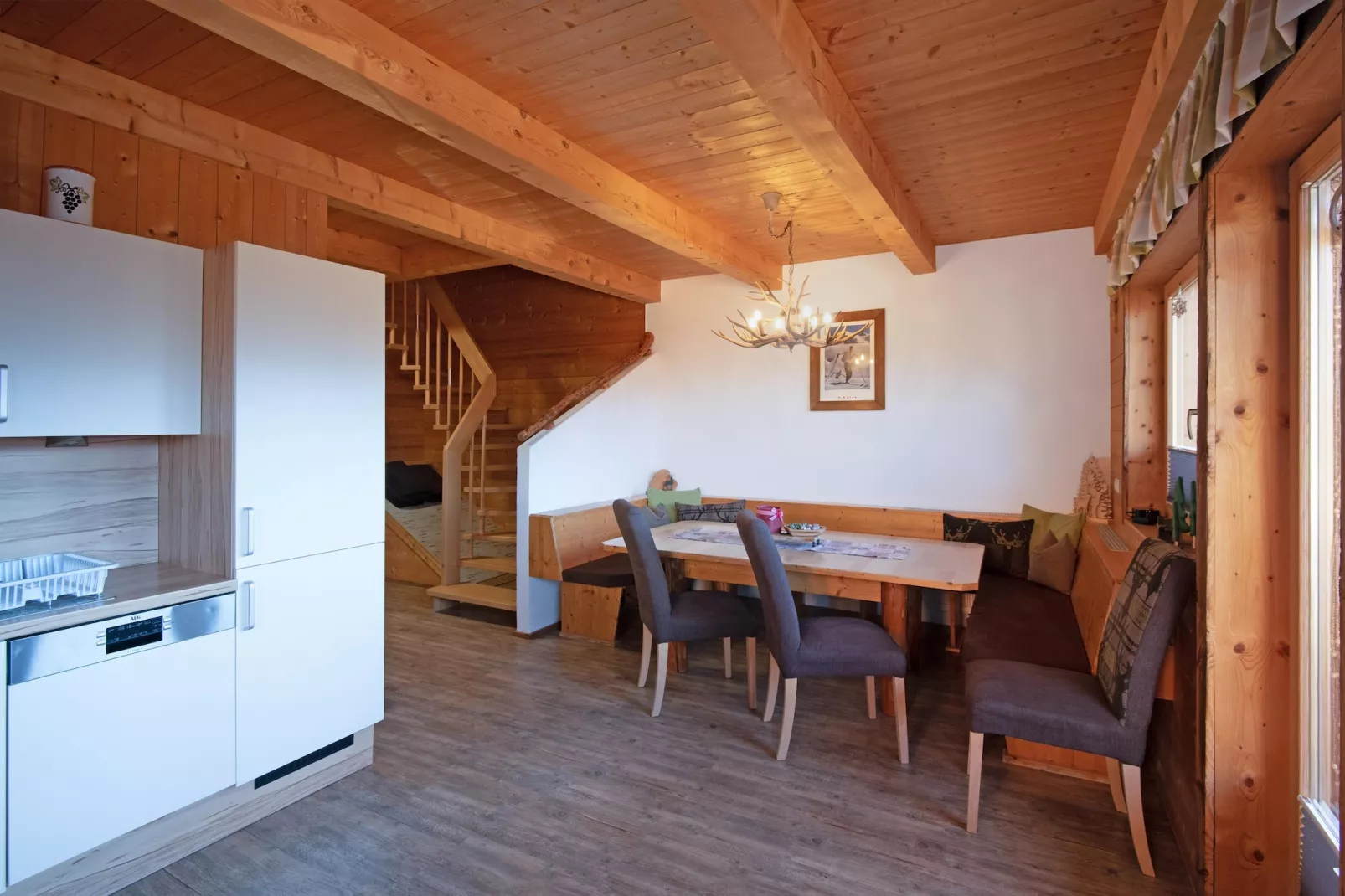 Vogalnest-Dining room