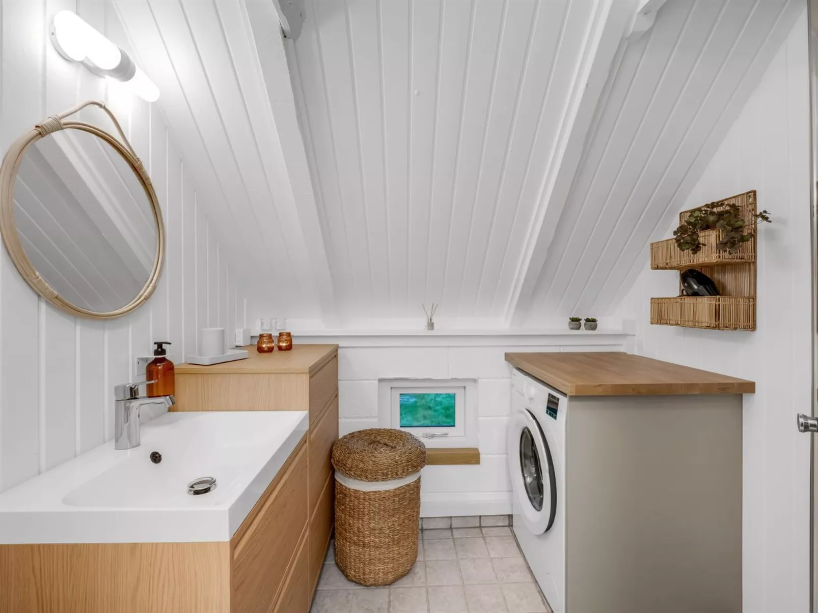 "Gunhwat" - 350m to the fjord-Inside