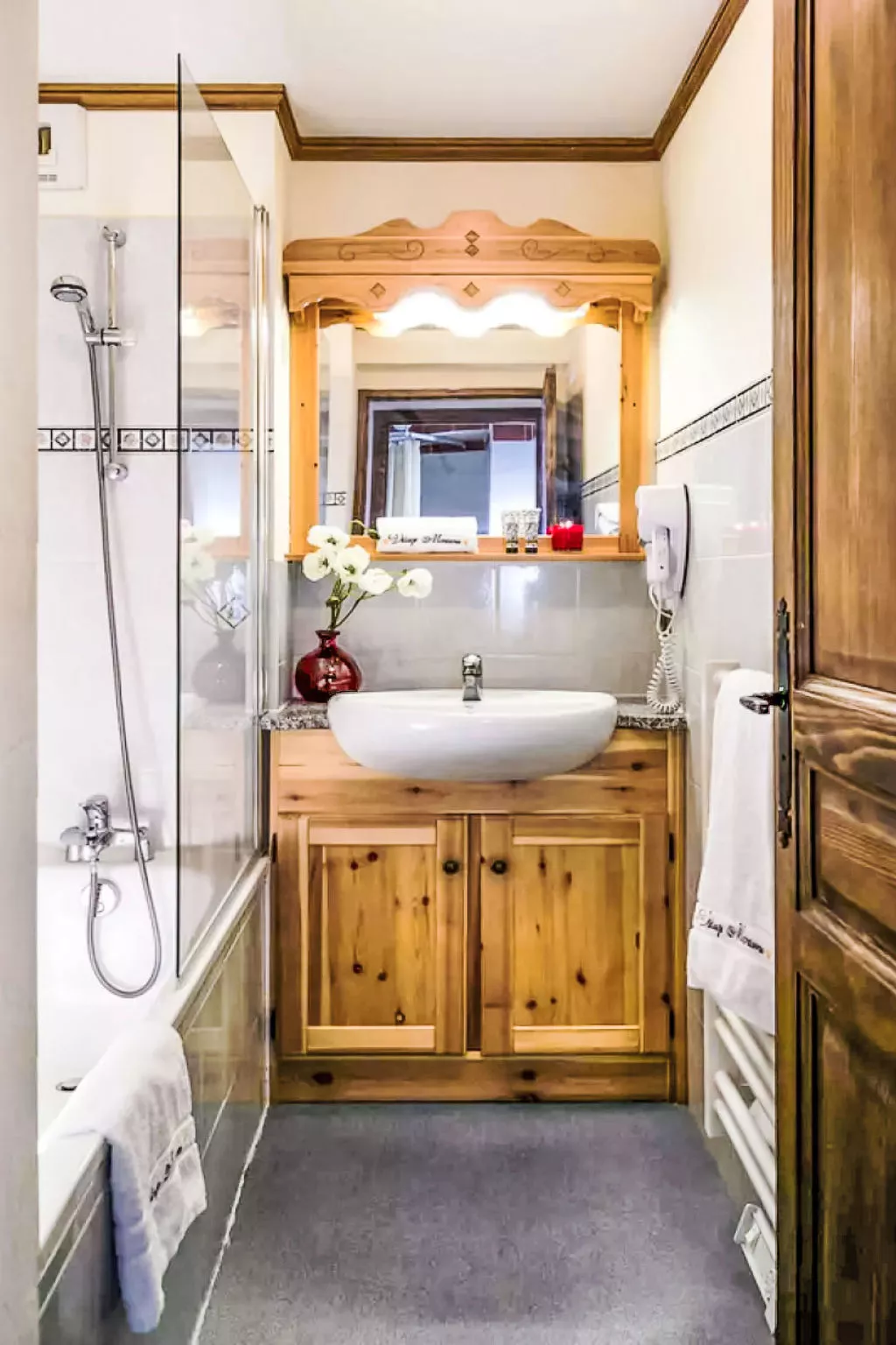 Village Montana-Inside