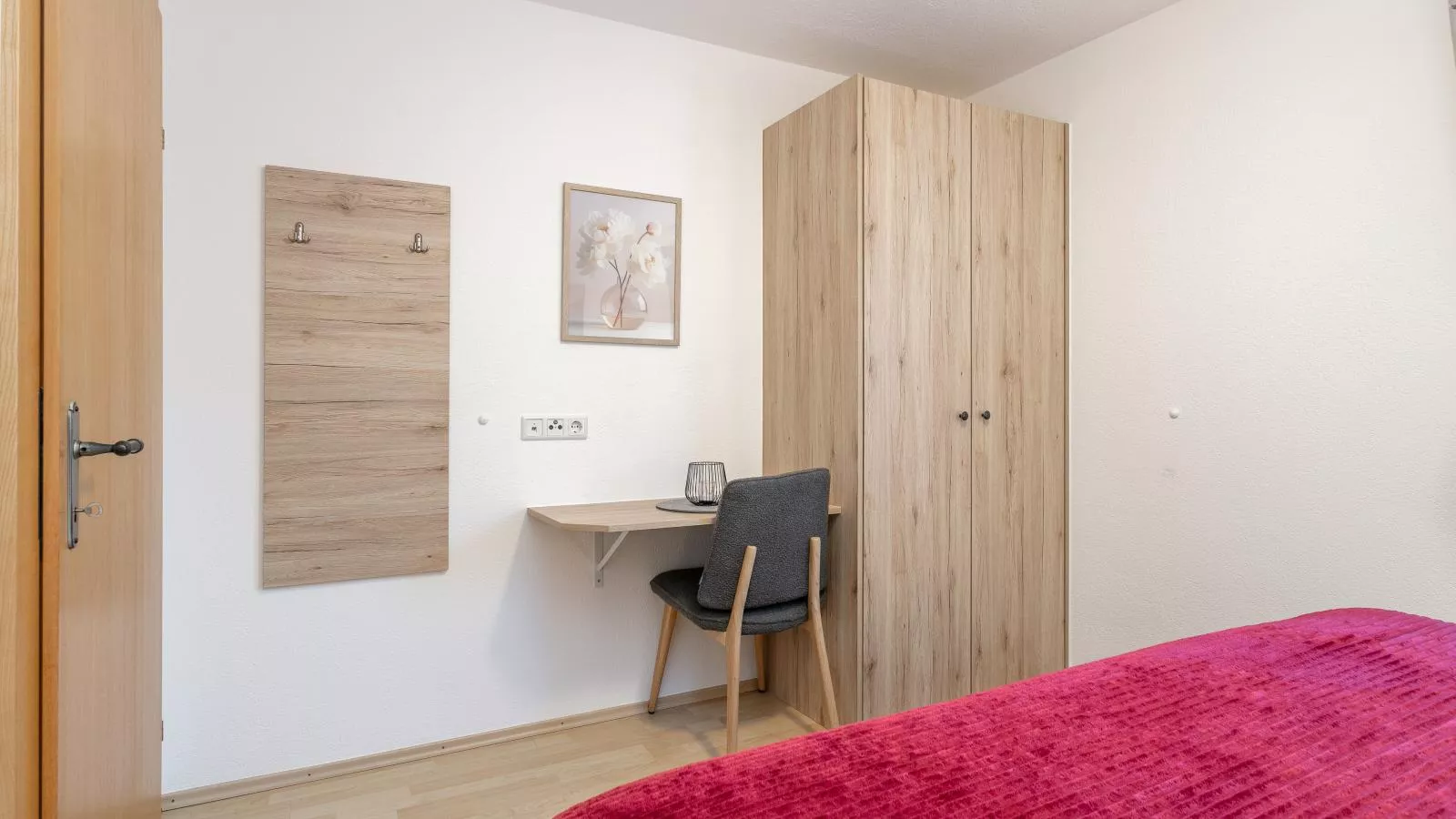 Rosalie-Lorena-Bedroom