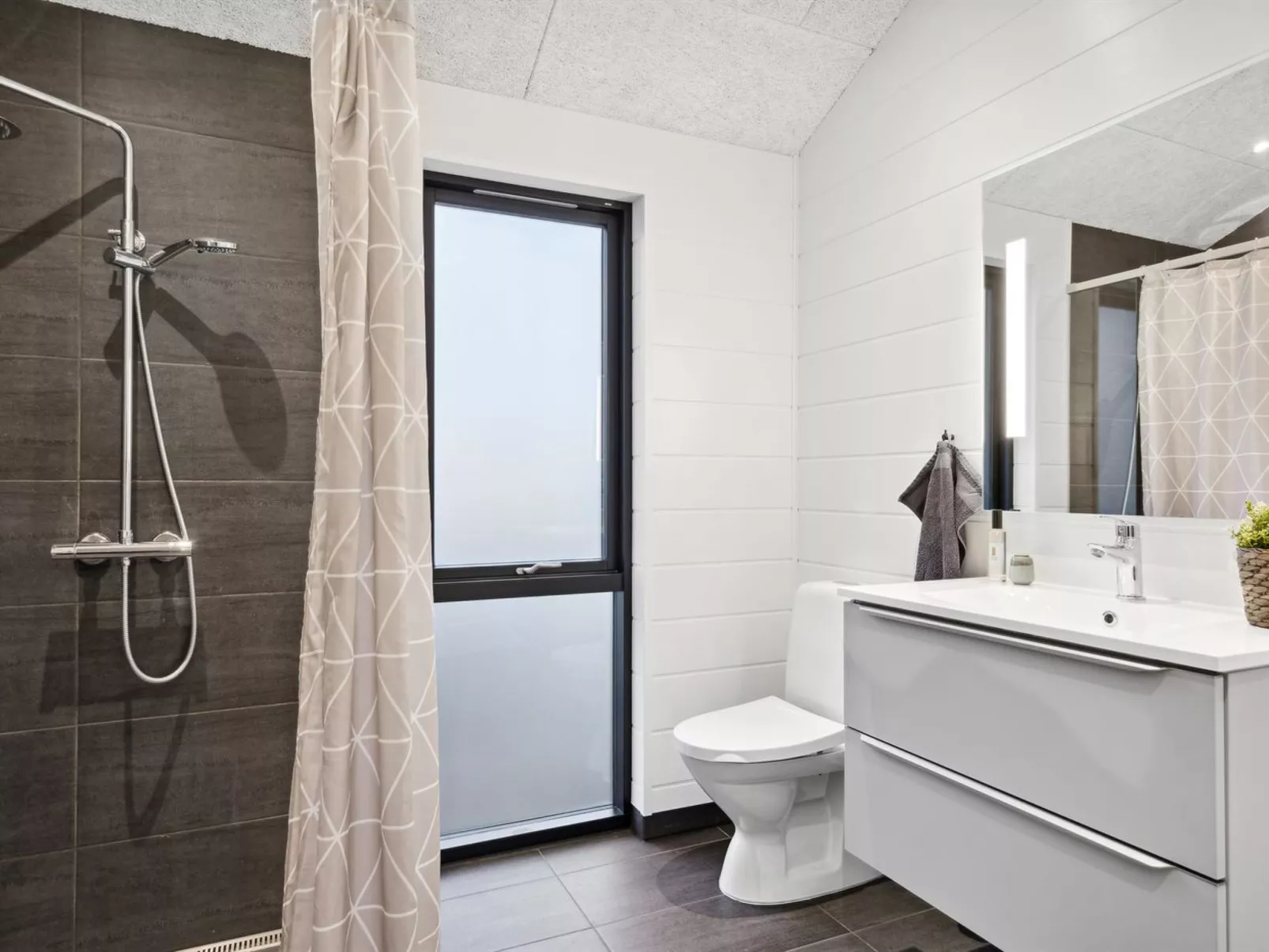 "Skakke" - 900m from the sea-Inside